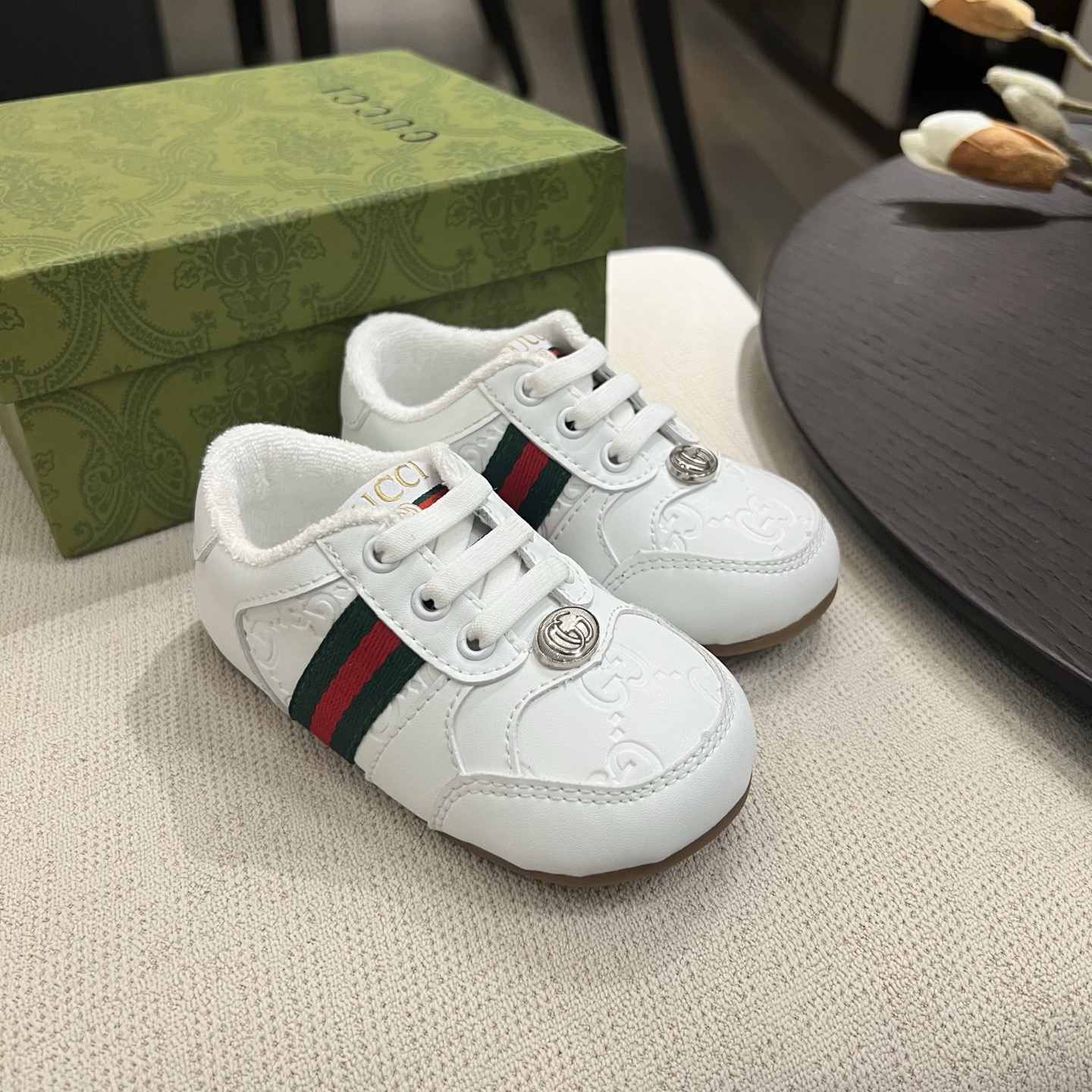 Children's shoes child